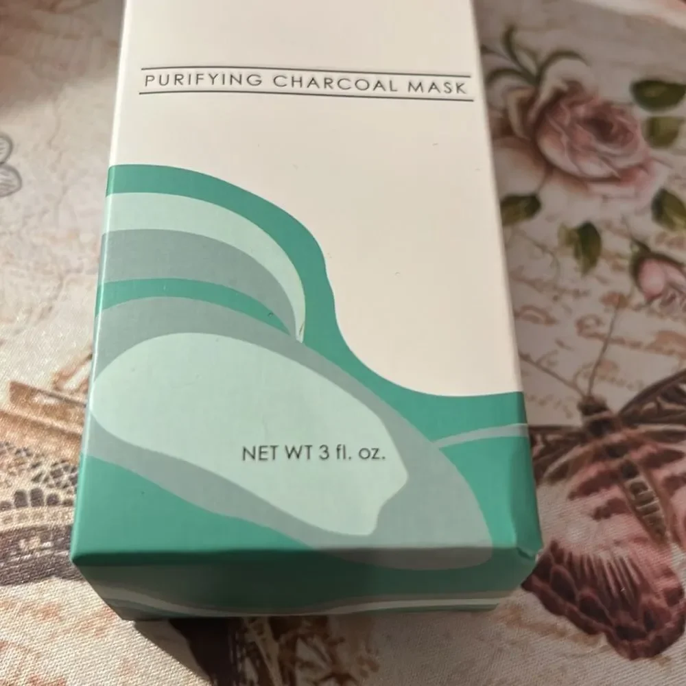 NEW IN BOX Hannah Sienna Charcoal Mask ▪︎3 oz